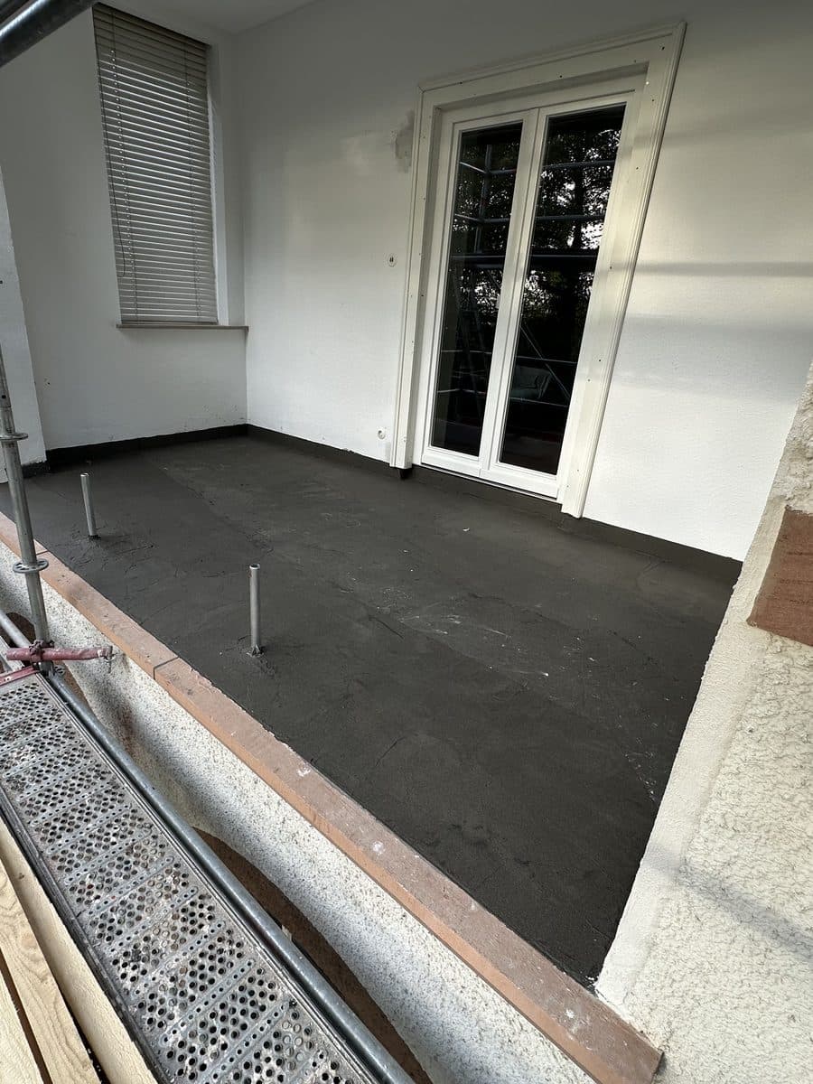 Balkon mit blanker Abdichtung vor dem Verlegen